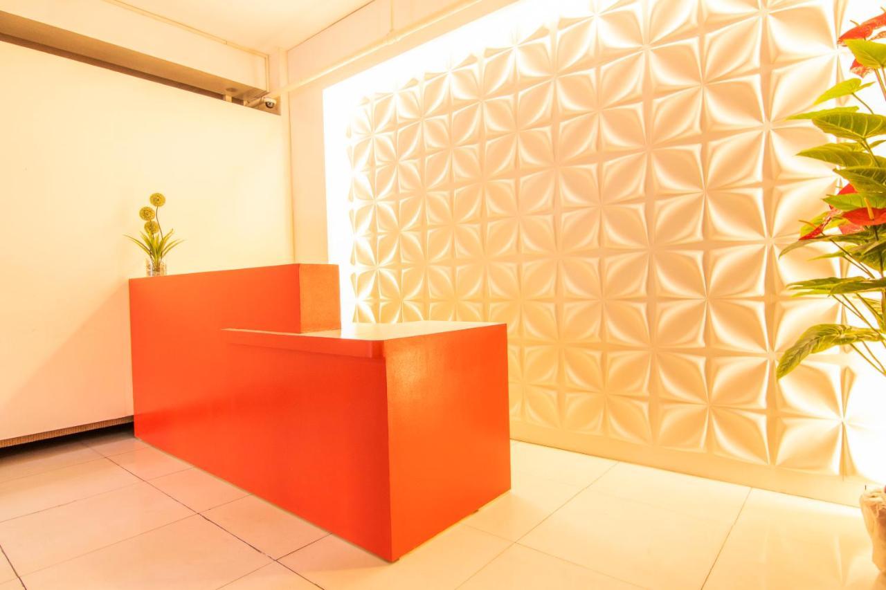 Oyo 578 Red Velvet Suites Маніла Екстер'єр фото