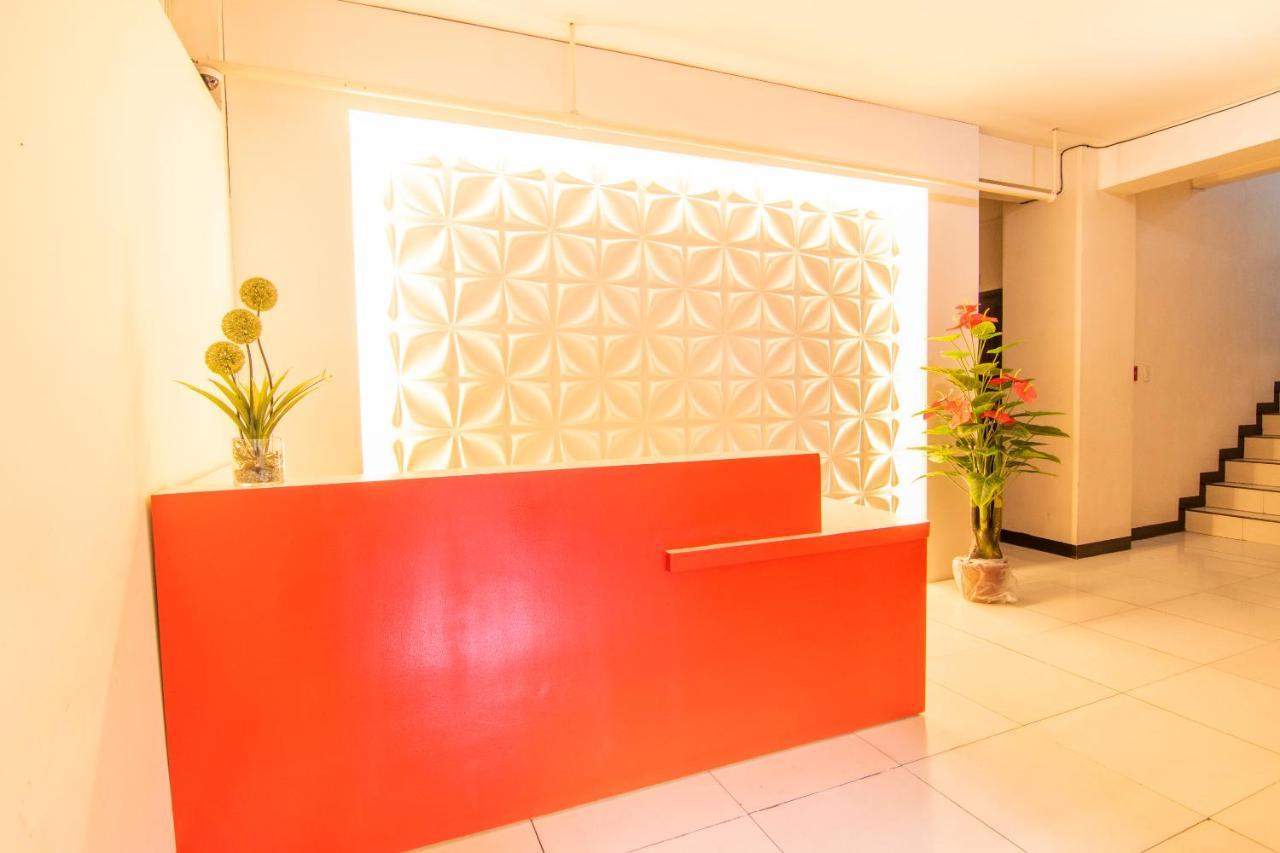 Oyo 578 Red Velvet Suites Маніла Екстер'єр фото